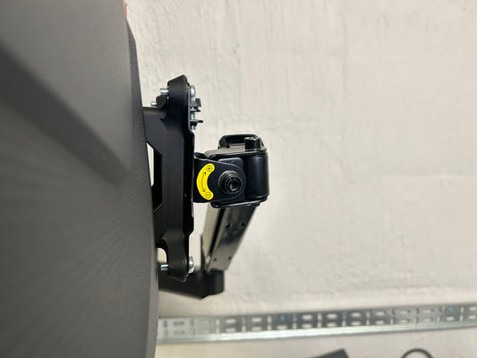 How to mount a non-VESA monitor using an adapter – step-by-step
